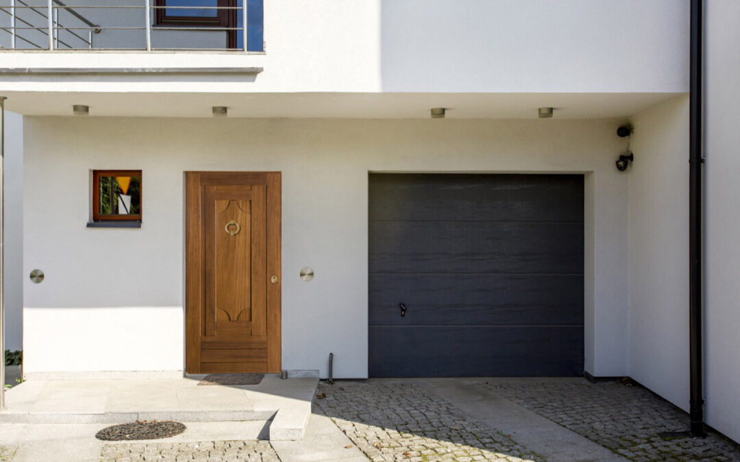 Blog Legno massello pregiato per porte blindate con finiture artigianali